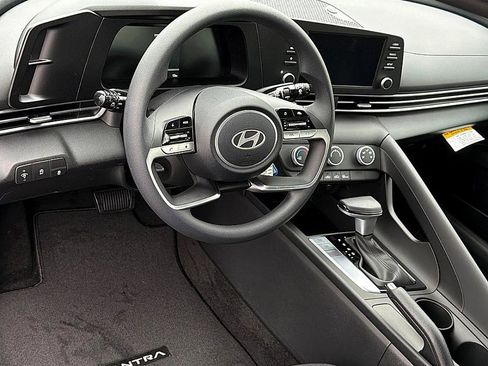 New 2026 Hyundai Elantra SE image 6