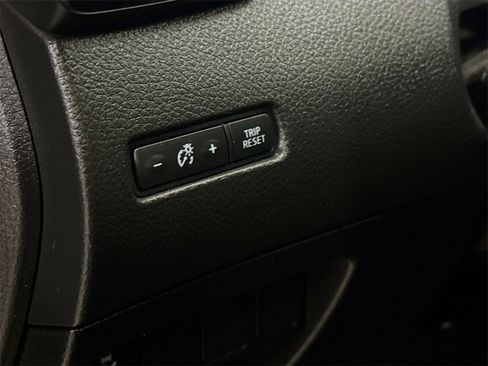 Used 2017 Nissan Rogue S image 12