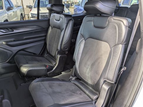 Used 2023 Jeep Grand Cherokee L Laredo image 25