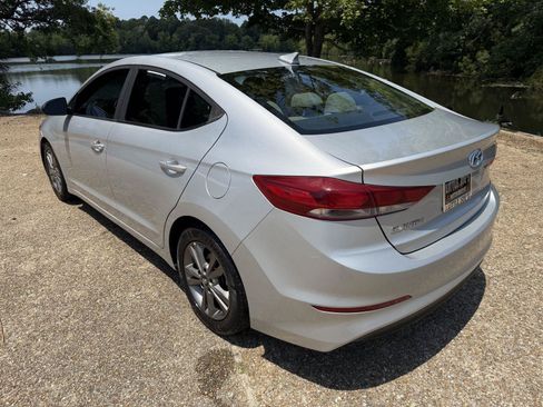 Used 2018 Hyundai Elantra SEL FWD image 5