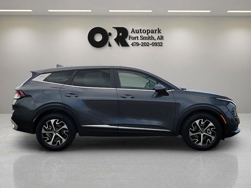 Used 2024 Kia Sportage EX image 6