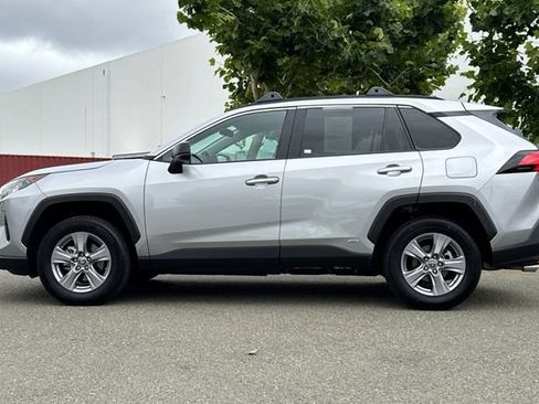 Used 2022 Toyota RAV4 LE AWD/4WD image 7