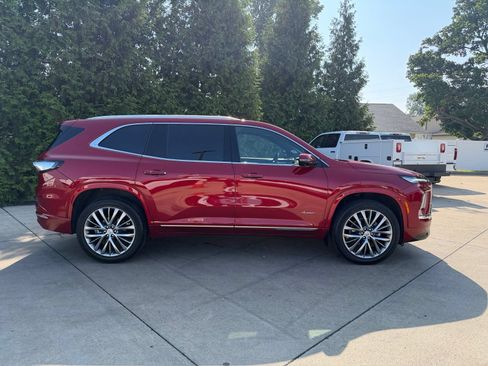 Used 2025 Buick Enclave Avenir AWD/4WD image 31