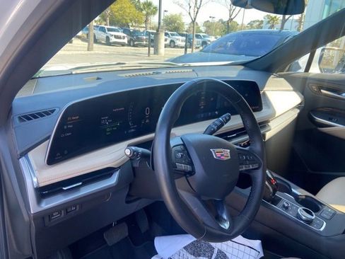 Certified 2025 Cadillac XT4 Premium Luxury FWD image 14