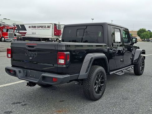 Used 2022 Jeep Gladiator Sport AWD/4WD image 4