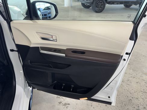 Used 2021 Toyota Sienna Platinum image 9