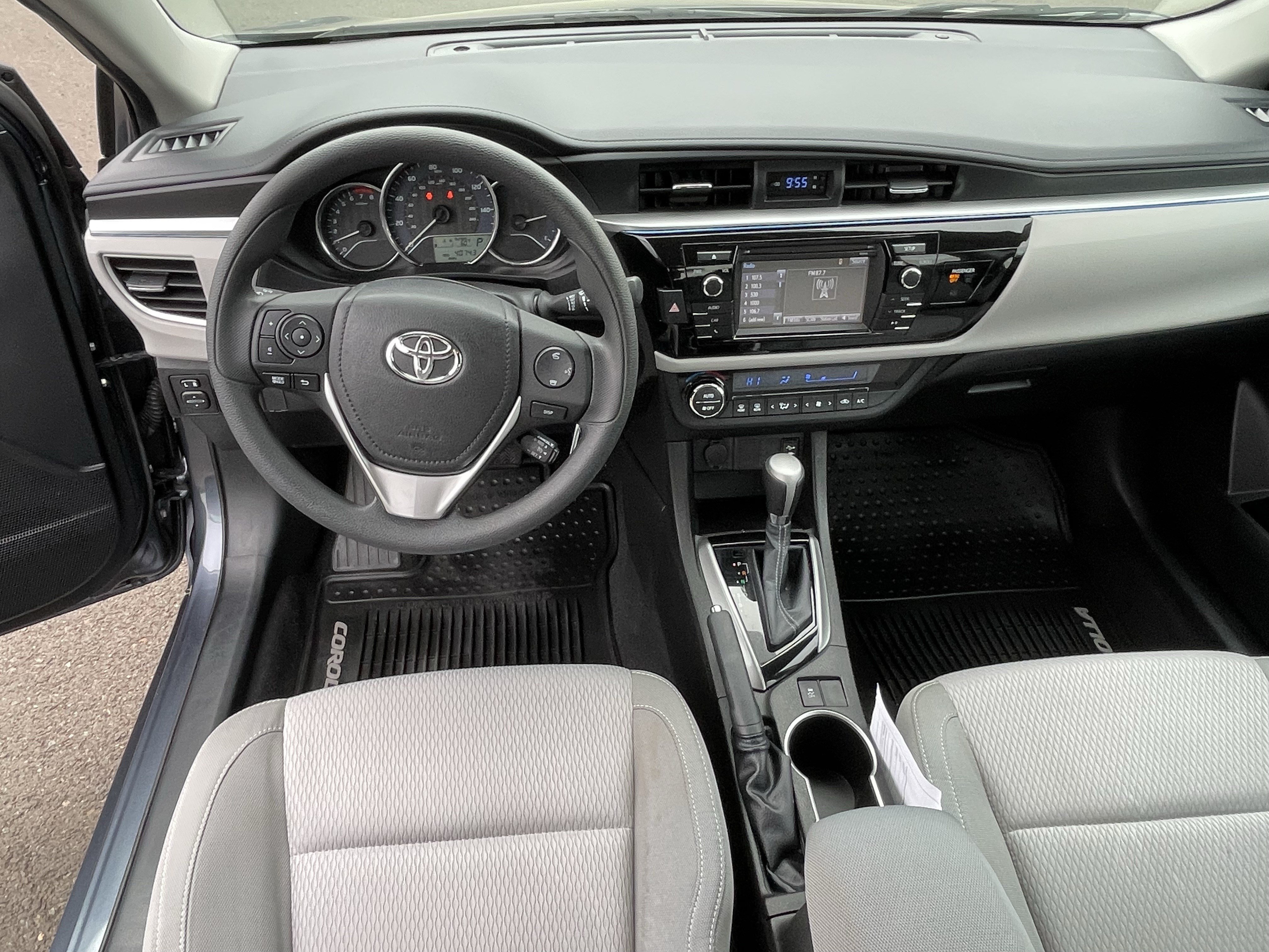 Used 2015 Toyota Corolla LE FWD image 12