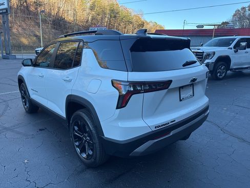 New 2026 Chevrolet Equinox LT image 2