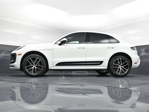 Used 2025 Porsche Macan AWD/4WD image 22