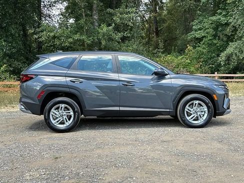 Certified 2025 Hyundai Tucson SE AWD/4WD image 10