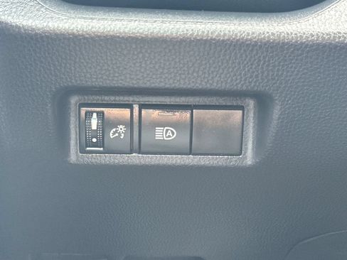 Used 2025 Toyota RAV4 XLE AWD/4WD image 32