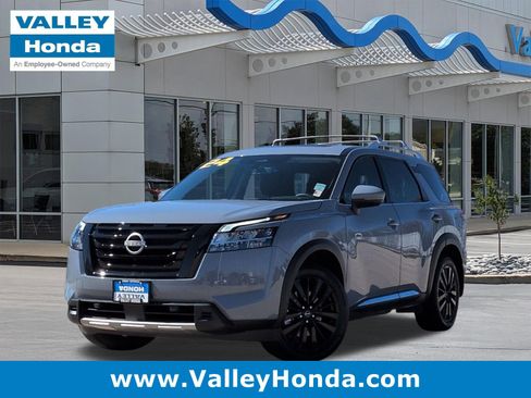 Used 2024 Nissan Pathfinder Platinum image 1