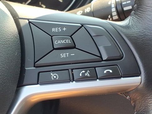 Used 2017 Nissan Rogue SV w/ SV Premium Package AWD/4WD image 11