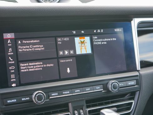 Used 2020 Porsche Macan image 16