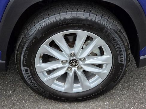 Used 2024 Toyota Corolla Cross LE w/ Moonroof Package AWD/4WD image 9