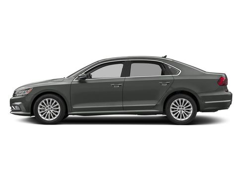 Used 2018 Volkswagen Passat GT image 40