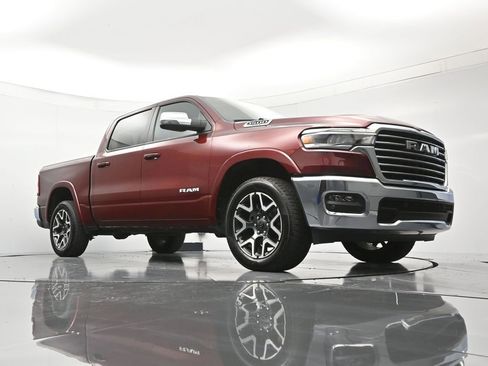 Used 2025 RAM 1500 Laramie AWD/4WD image 38