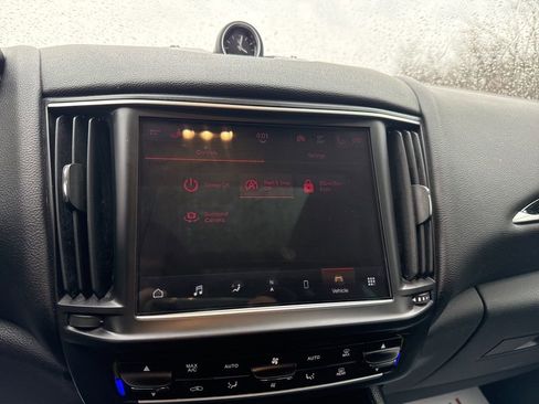 Used 2023 Maserati Levante Modena image 30