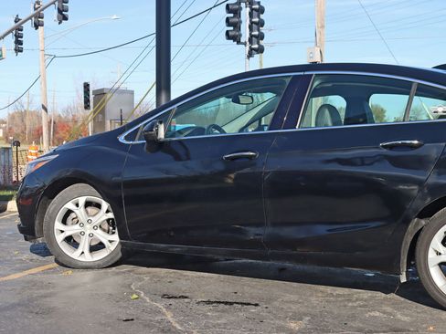 Used 2016 Chevrolet Cruze Premier image 12