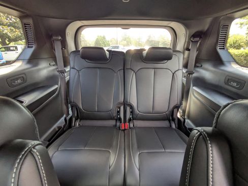 New 2025 Jeep Grand Cherokee L Limited w/ Luxury Tech Group II RWD image 16