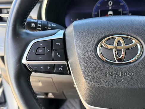 Used 2023 Toyota Highlander Limited image 32