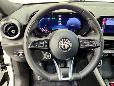 Used 2024 Alfa Romeo Tonale Ti image 17