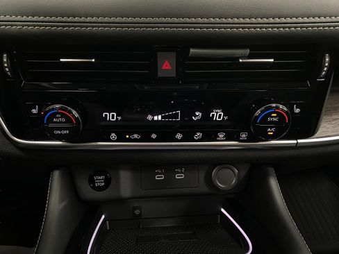 Used 2025 Nissan Rogue Platinum image 28