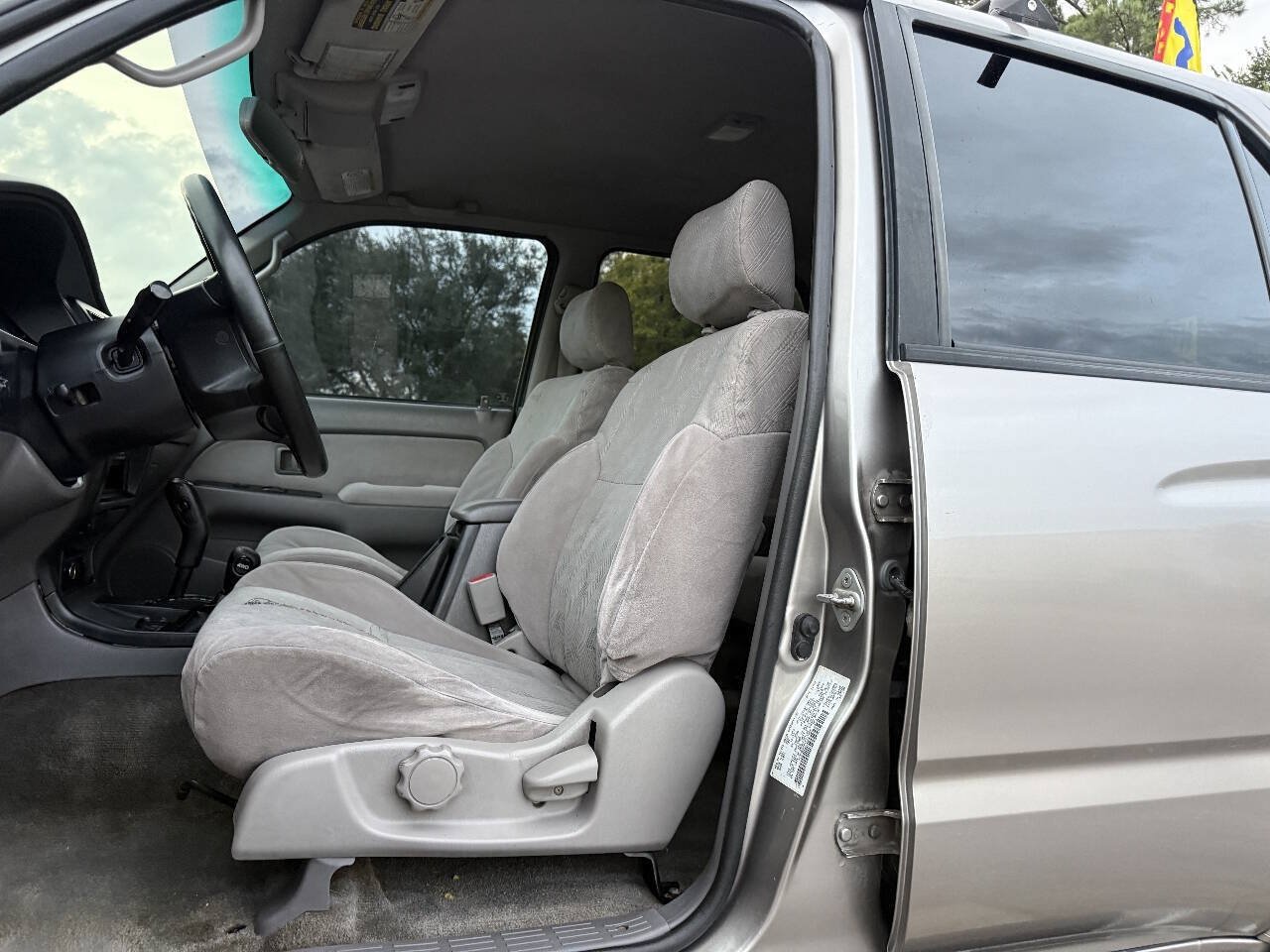 Used 2001 Toyota 4Runner SR5 AWD/4WD image 11