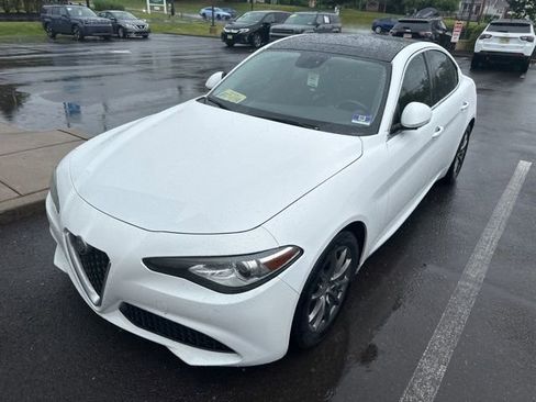 Used 2018 Alfa Romeo Giulia AWD image 2