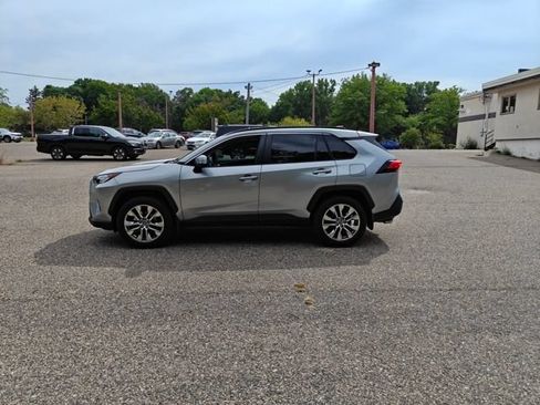 Used 2021 Toyota RAV4 XLE Premium AWD/4WD image 21