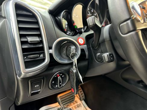 Used 2014 Porsche Cayenne S image 17