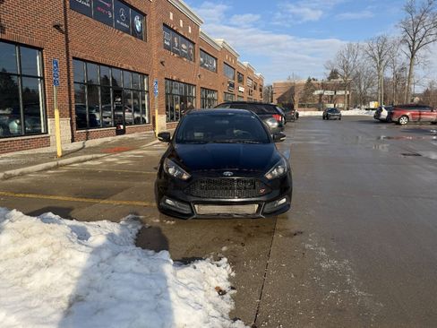Used 2016 Ford Focus ST w/ Equipment Group 402A image 3