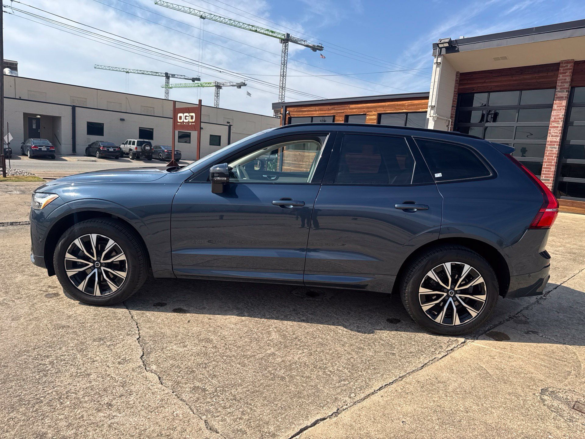 Used 2025 Volvo XC60 B5 Plus AWD/4WD image 10
