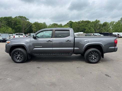 Used 2020 Toyota Tacoma SR5 AWD/4WD image 2