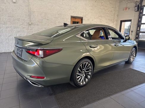 New 2025 Lexus ES 350 Ultra Luxury image 8