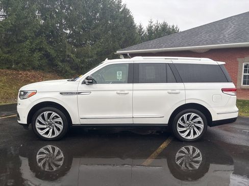Used 2023 Lincoln Navigator Reserve image 5
