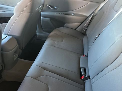 Used 2025 Hyundai Elantra SE image 5