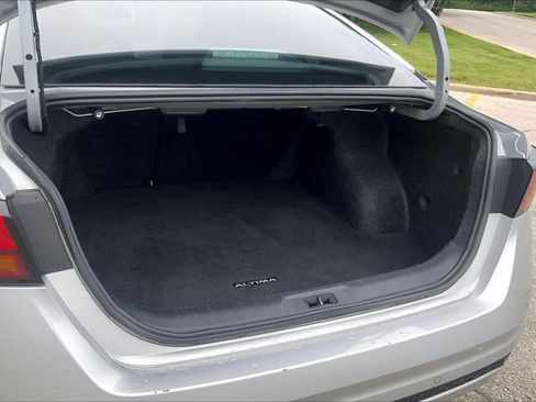 Used 2024 Nissan Altima 2.5 SV AWD/4WD image 4