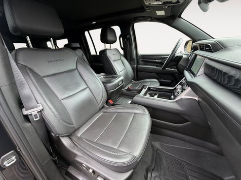 Used 2023 GMC Yukon XL Denali image 19