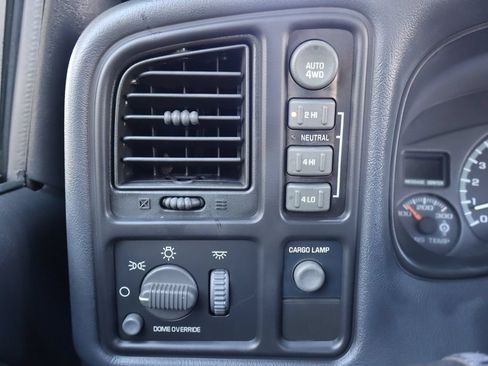 Used 1999 Chevrolet Silverado 2500 LS w/ Firm Ride Suspension Pkg AWD/4WD image 22