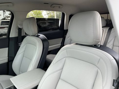 Used 2026 Lincoln Nautilus Premier AWD/4WD image 32