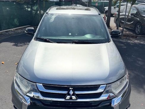 Used 2018 Mitsubishi Outlander SE image 14
