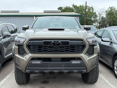 Certified 2025 Toyota Tacoma TRD Sport AWD/4WD image 2