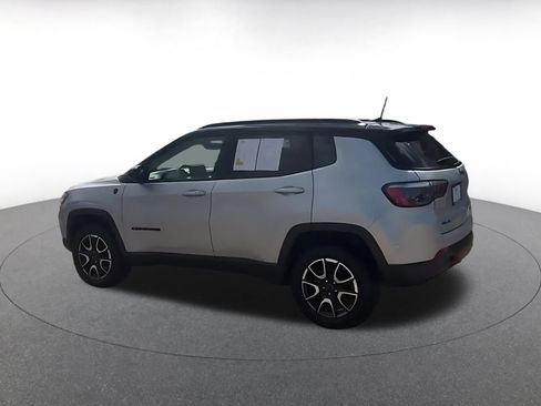 Used 2025 Jeep Compass Trailhawk AWD/4WD image 7
