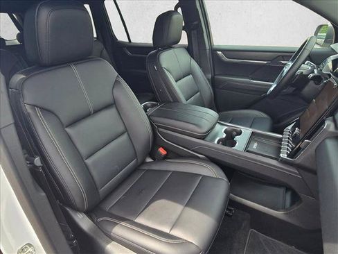 Used 2026 GMC Acadia Elevation w/ Elevation Premium Package FWD image 20