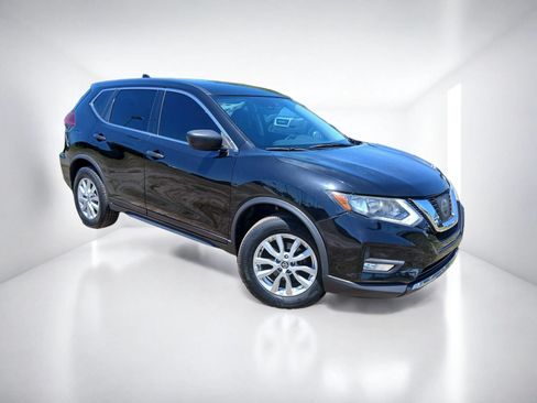 Used 2020 Nissan Rogue S FWD image 2