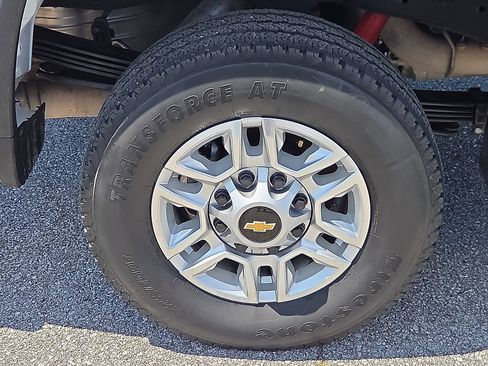 Used 2025 Chevrolet Silverado 2500 LT w/ Convenience Package AWD/4WD image 7