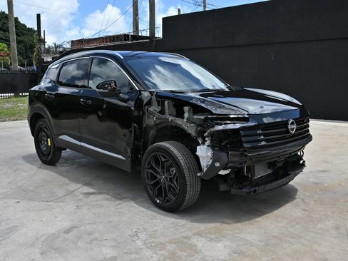 Used 2026 Nissan Kicks SR FWD image 2