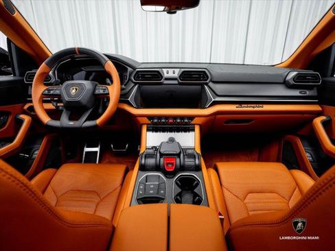 Used 2025 Lamborghini Urus SE AWD/4WD image 32