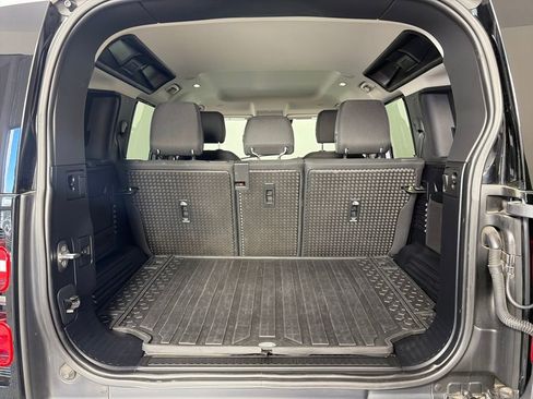 Used 2022 Land Rover Defender 110 image 26